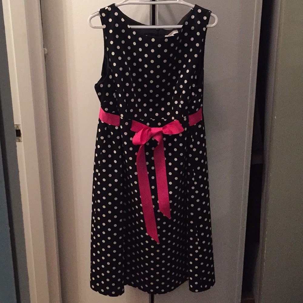 Lightly worn sleeveless dress w/pink ribbon belt